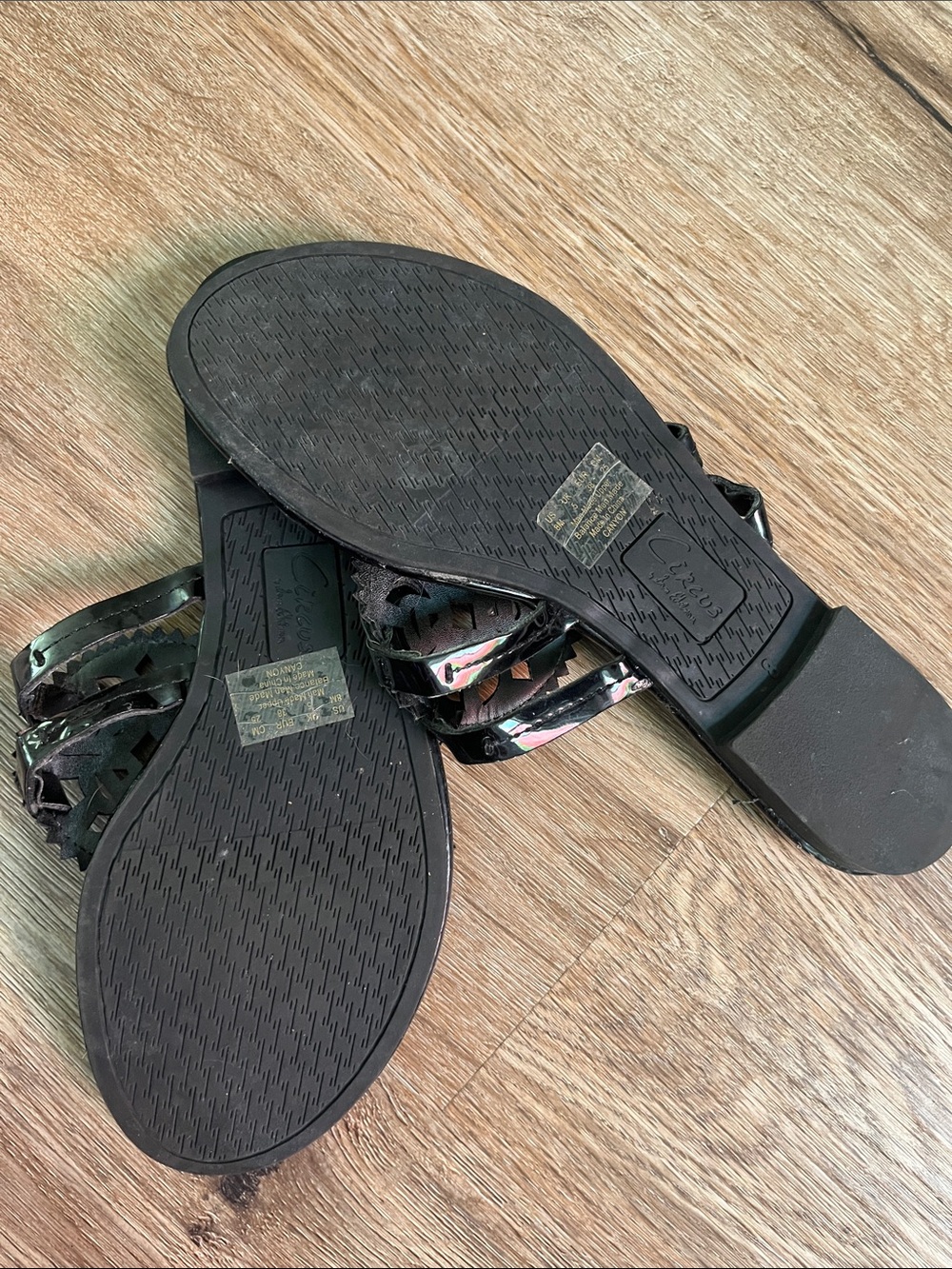Circus by Sam Edelman Black Patent Medallion Slide Sandals - Picture 2 of 2